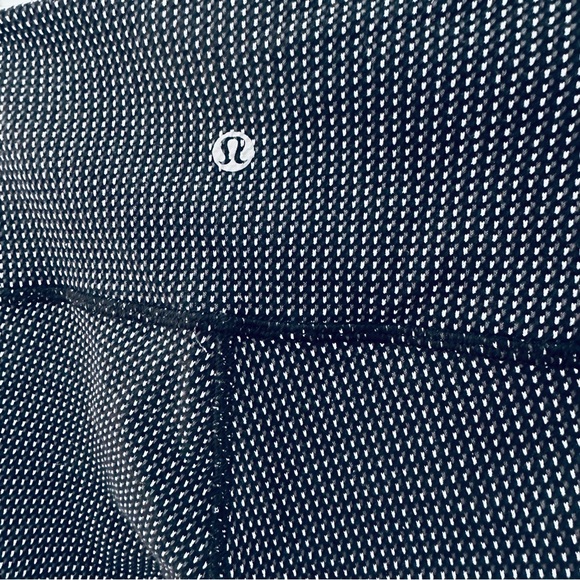 Lululemon Wunder Under 21” Crop Size 6 Teeny Tooth Herringbone Luon #85 - Picture 4 of 5
